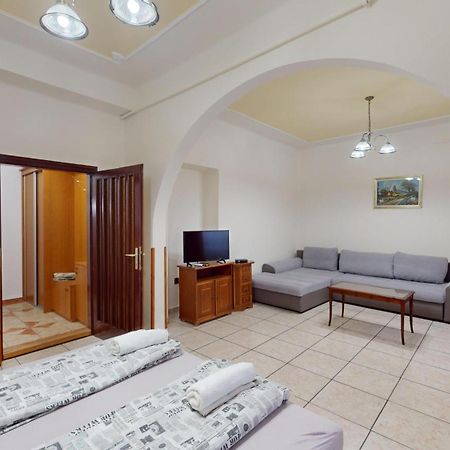 Herczeg Apartment มิชโคลซ์ ภายนอก รูปภาพ